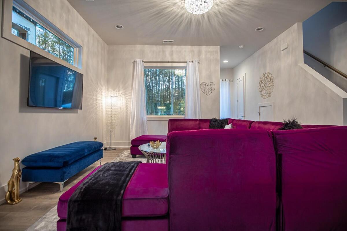 Holiday home Pooltable-15 Mins To Uptown & Dt-king Bed!