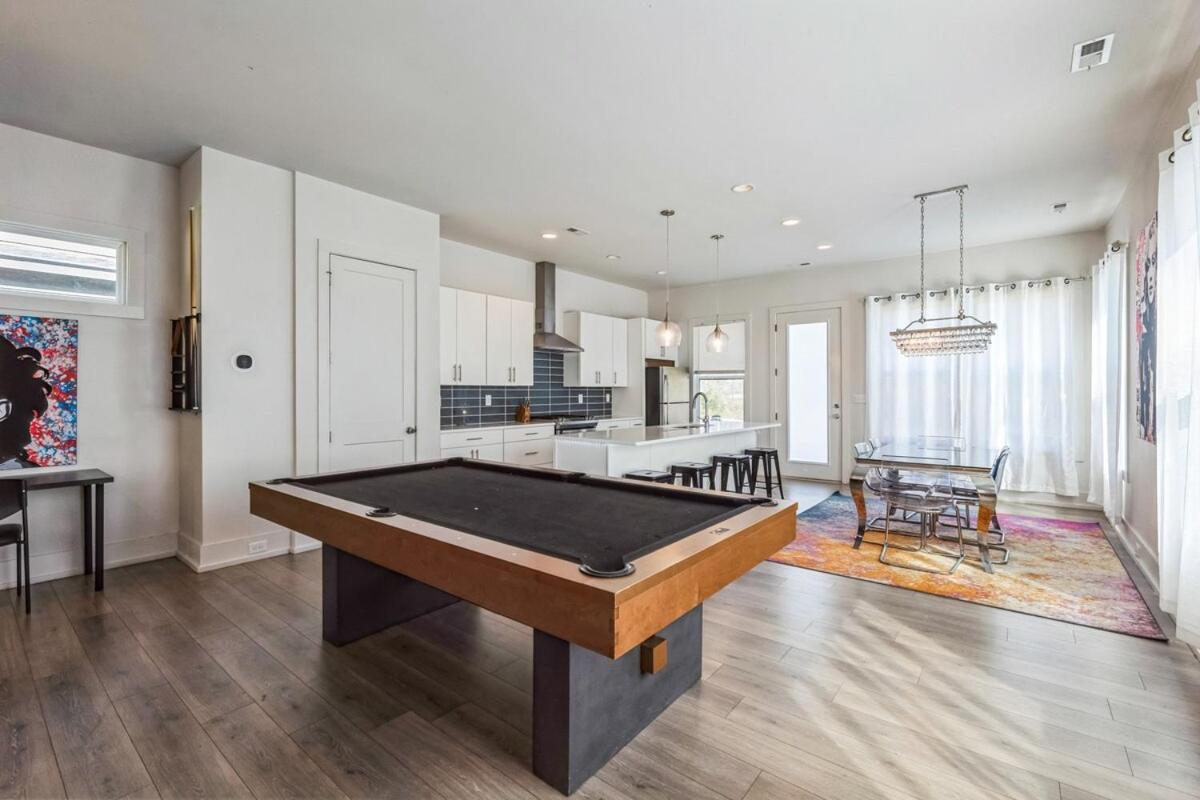 Holiday home Pooltable-15 Mins To Uptown & Dt-king Bed!