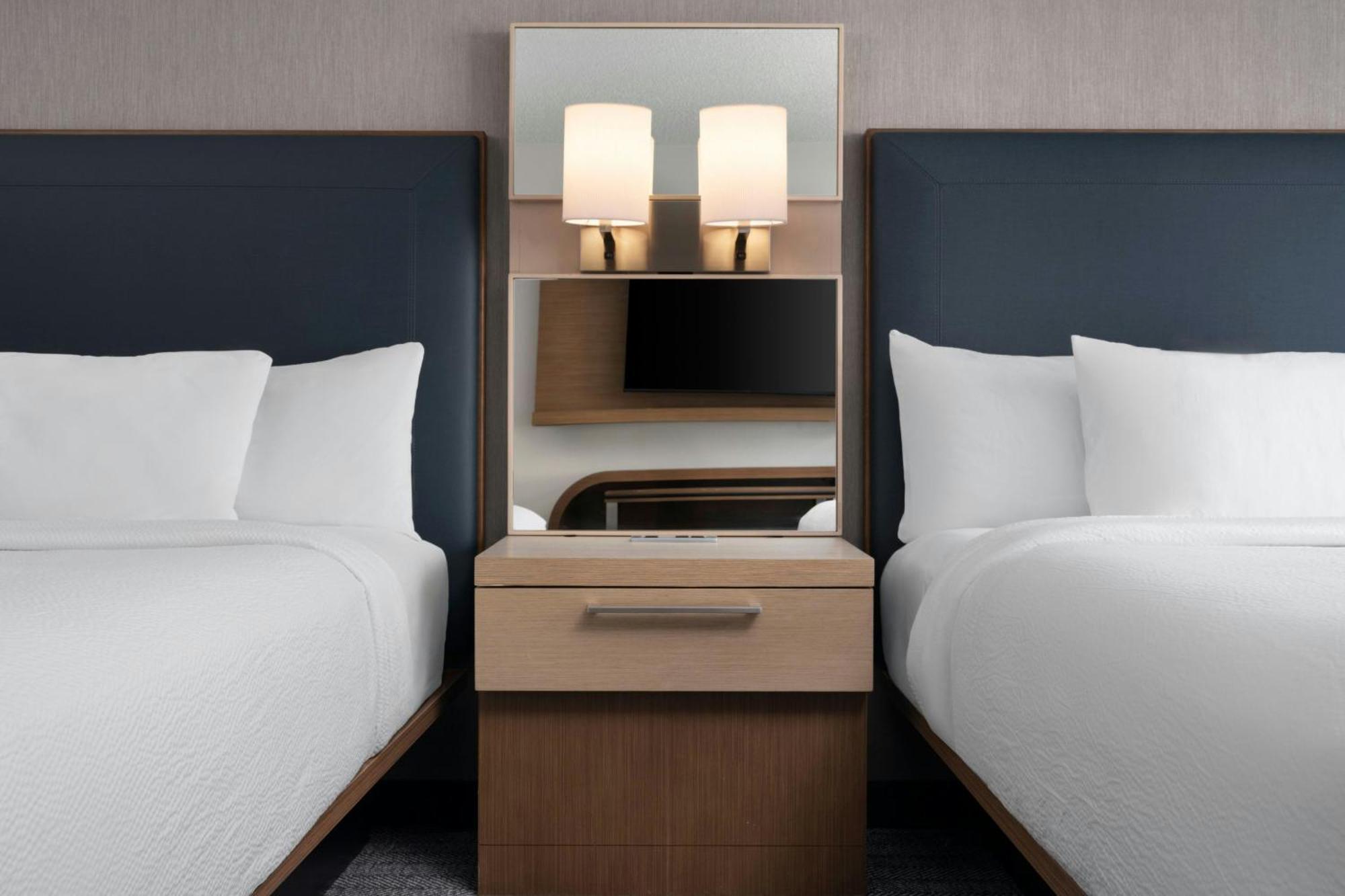 Courtyard Center Hotel