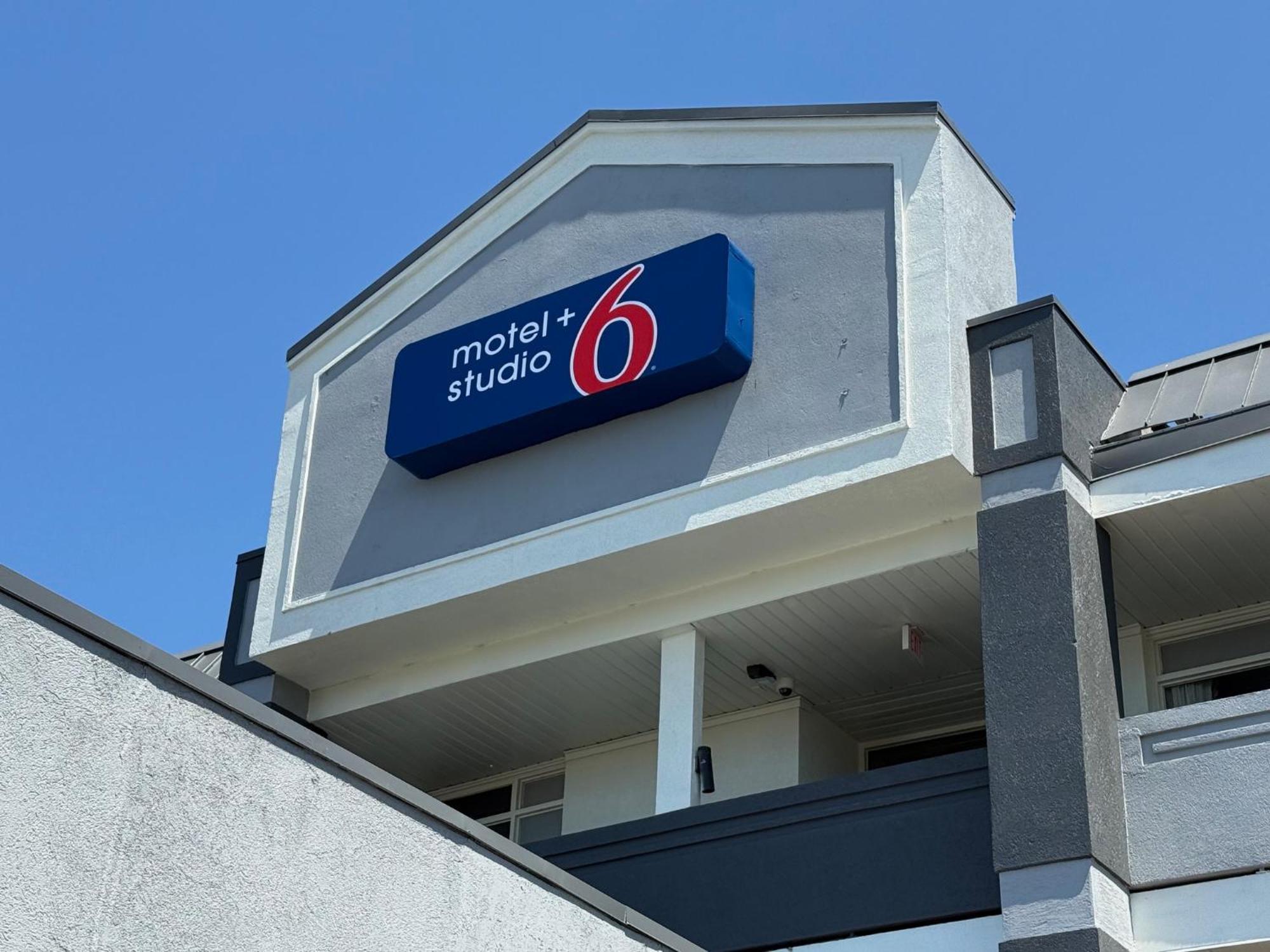 Hotel 6 Charlotte, Nc - Airport South 4*