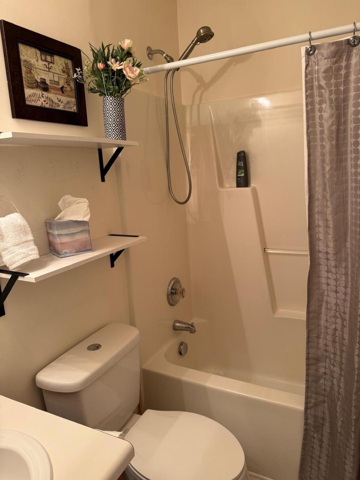 Private Bed And Bath In Homestay *