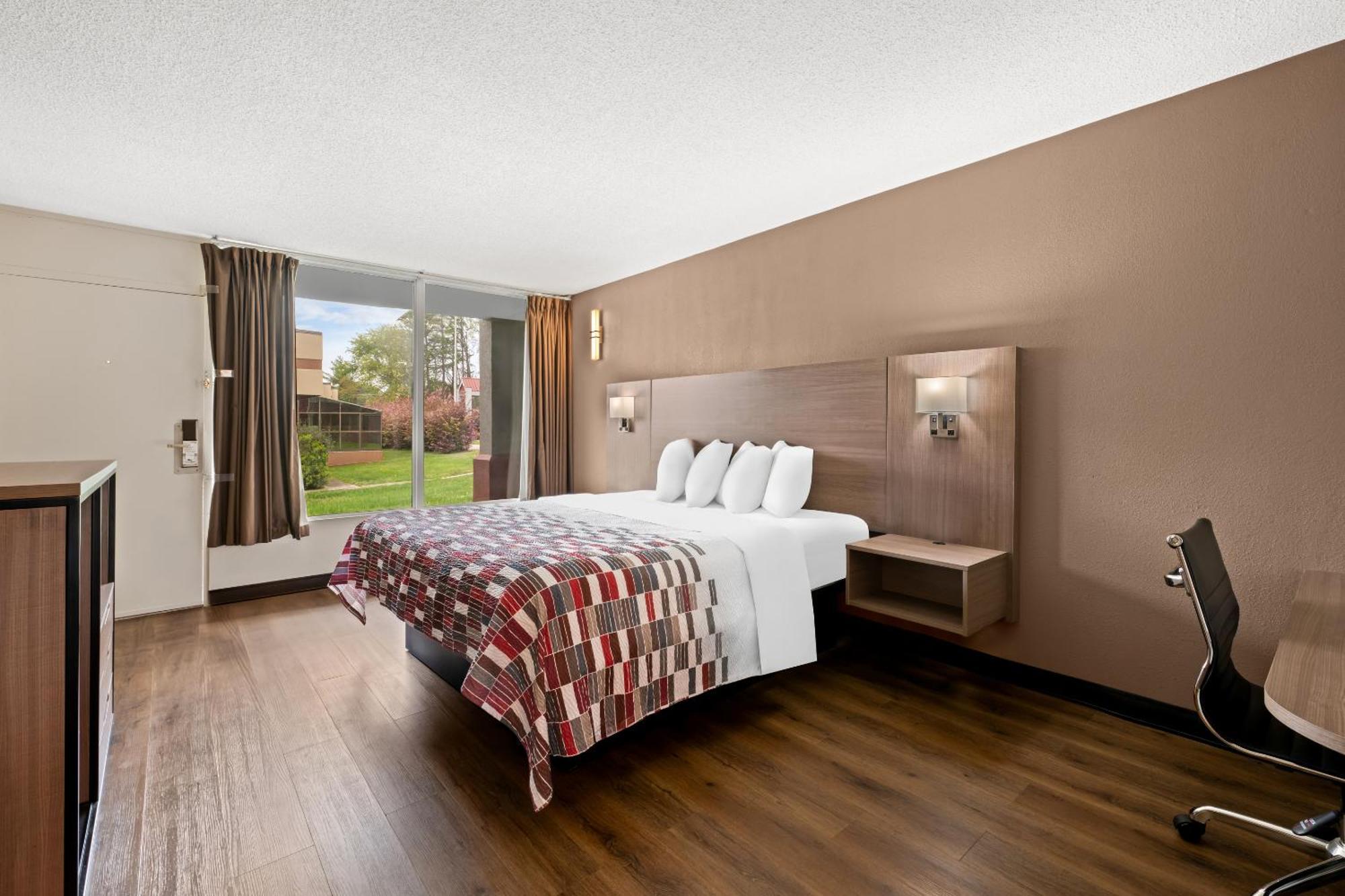 Motel Red Roof - Airport 2*