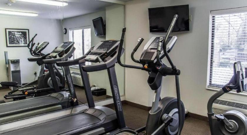 Sleep Airport - Billy Graham Parkway Hotel 2*
