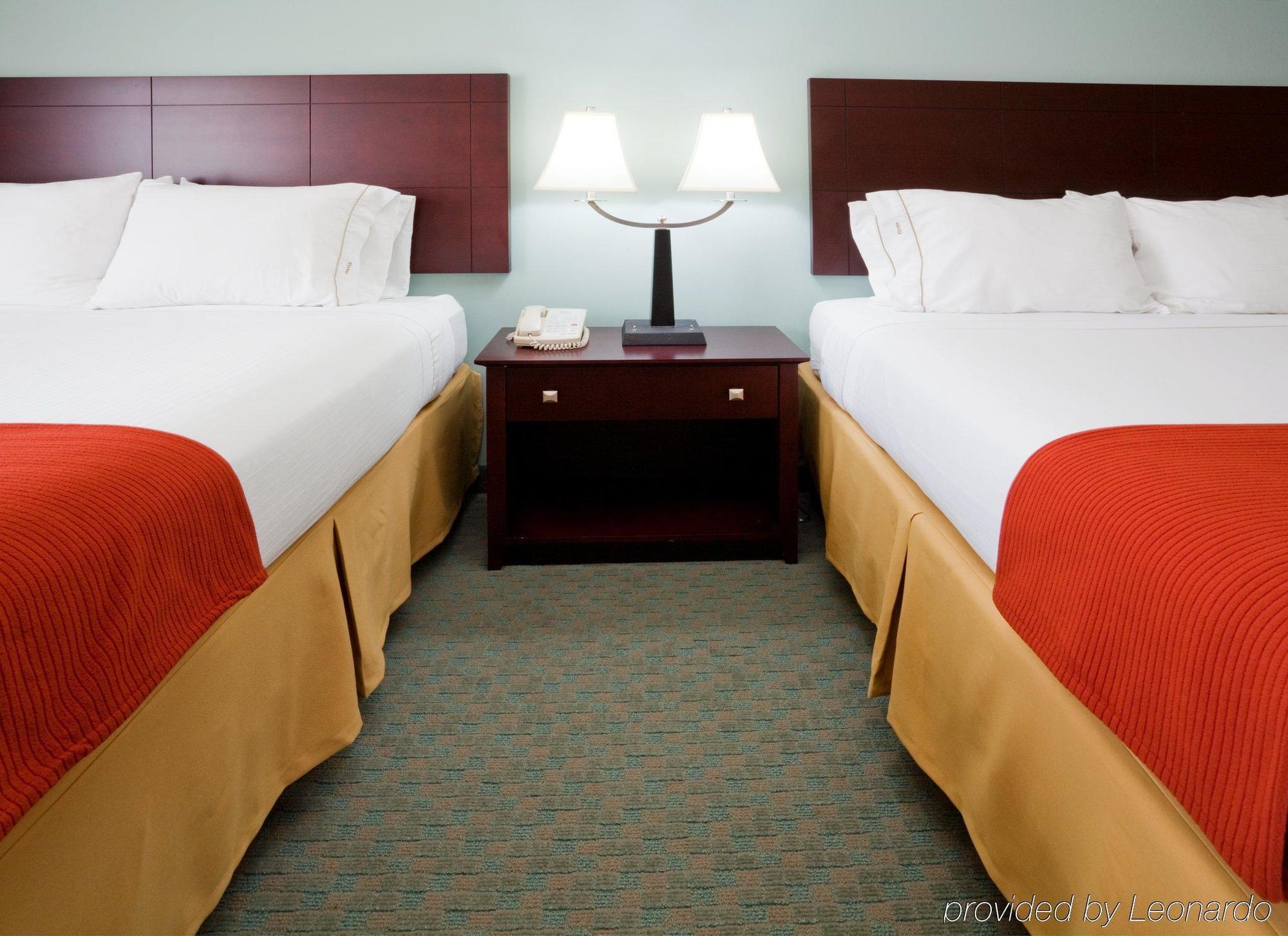 Hotel Express Arrowood By Ihg 2*