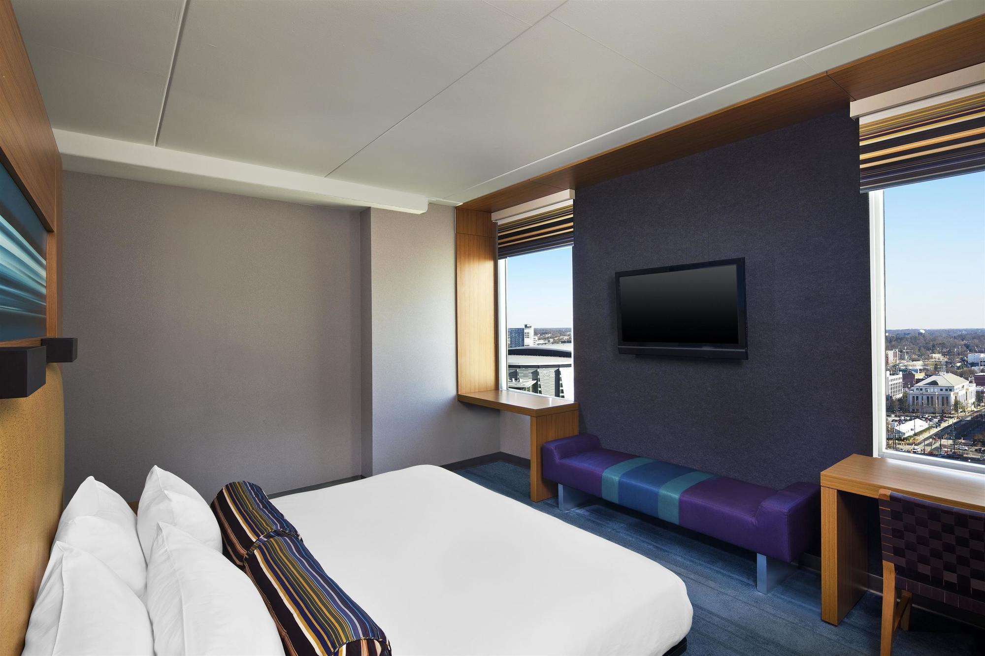 Hotel Aloft Center 2*