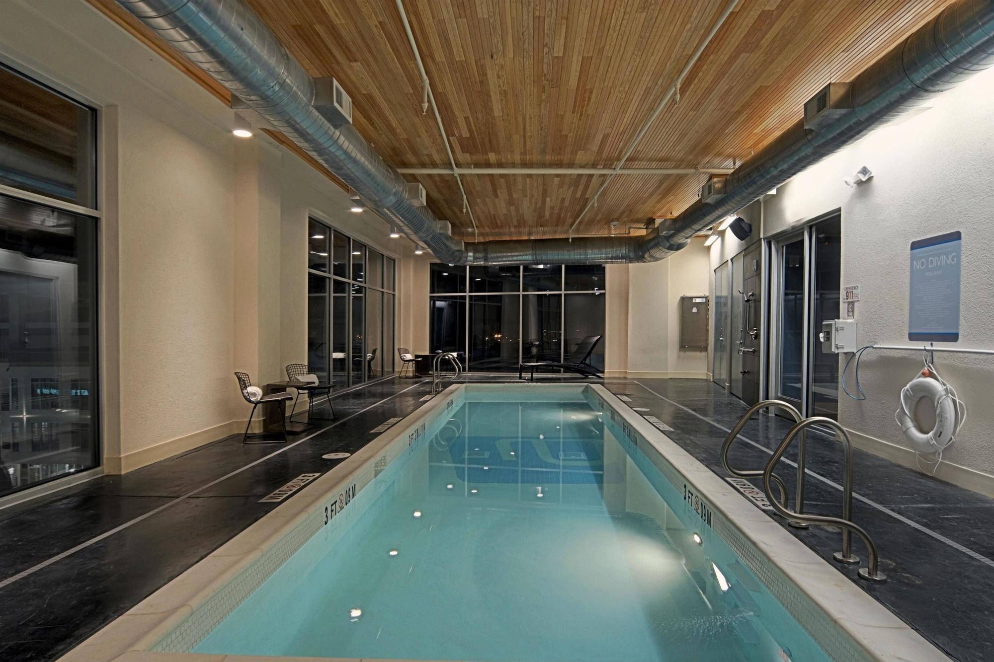 Hotel Aloft Center