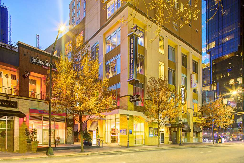 Aloft Center Hotel 2*