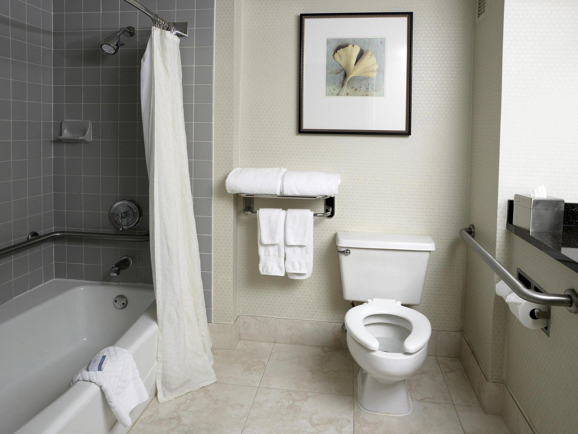 Doubletree By Hilton Airport Hotel
