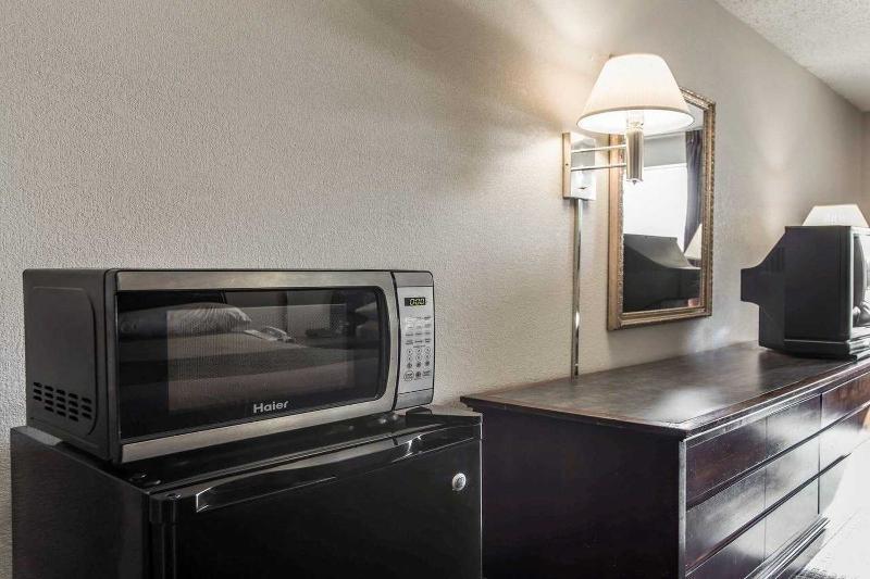 Quality Airport-near Uptown 2*