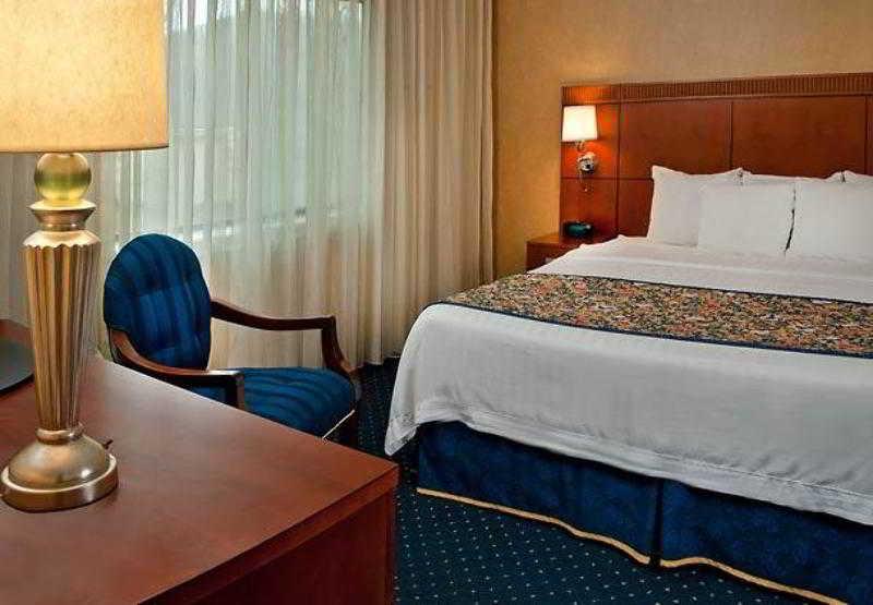 Courtyard Arrowood 3* Charlotte