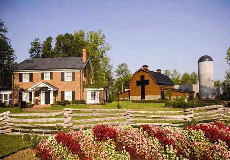 Courtyard Arrowood Charlotte