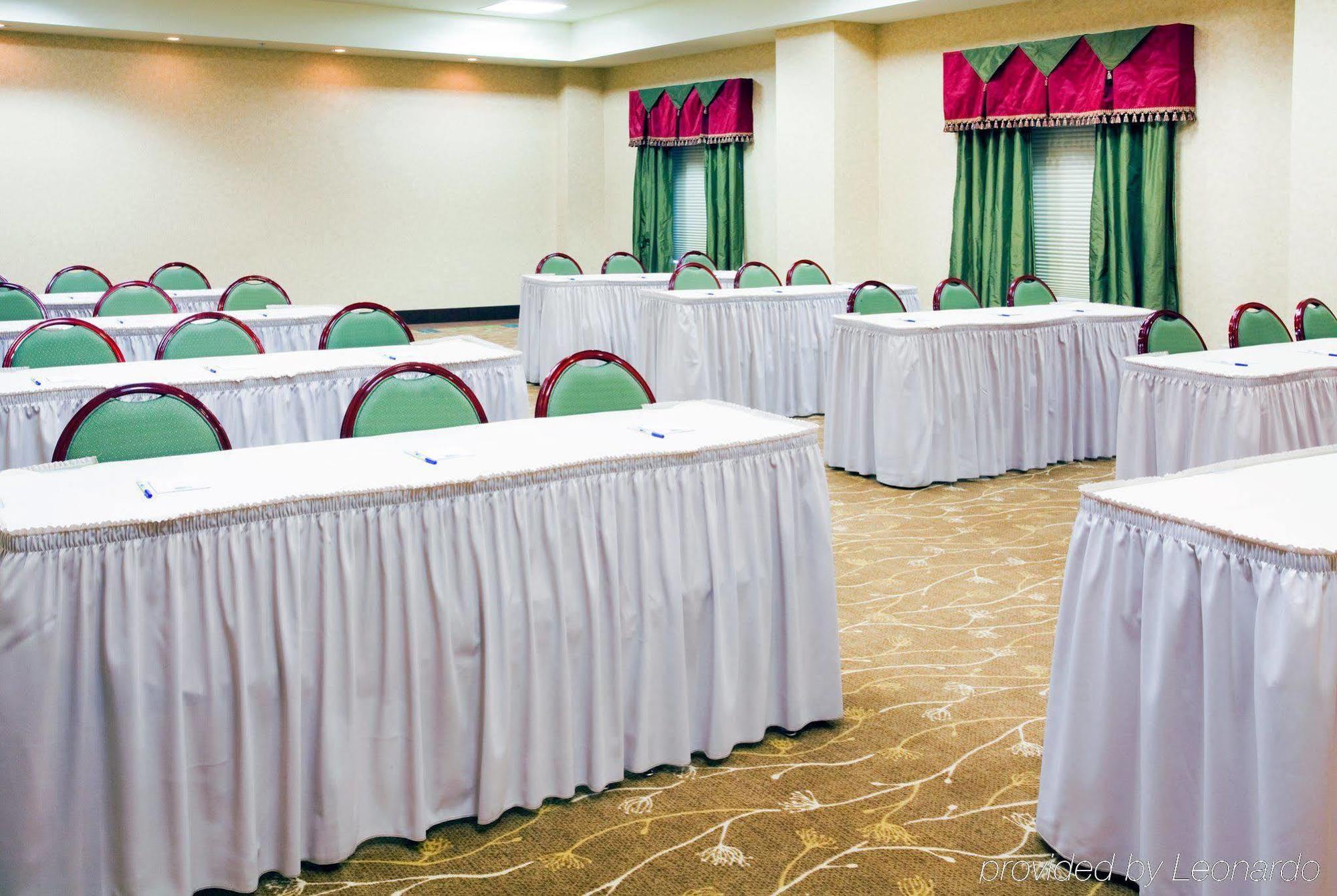 Express Arrowood By Ihg Hotel 2*