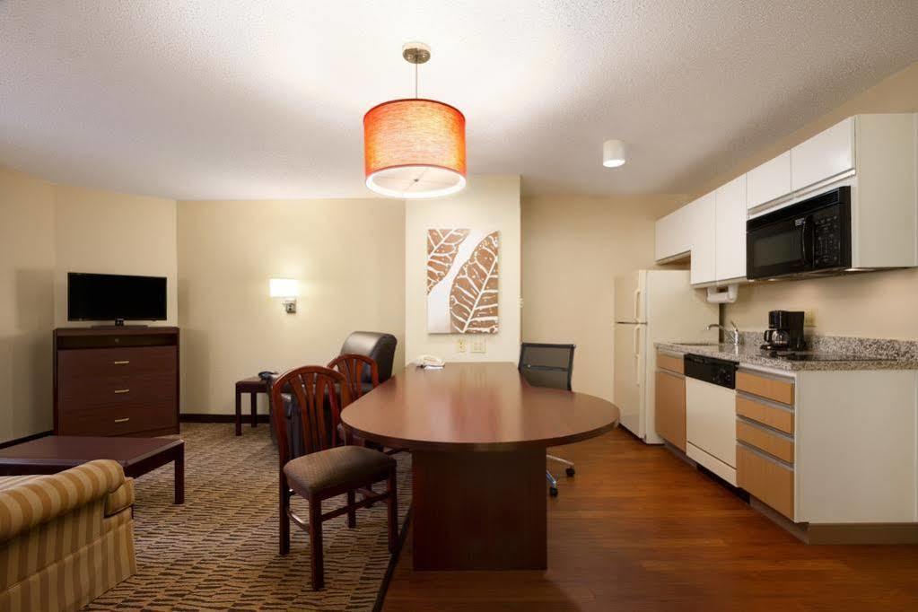 Mainstay - Executive Park