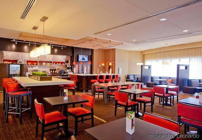 Courtyard Airport North Hotel 3*