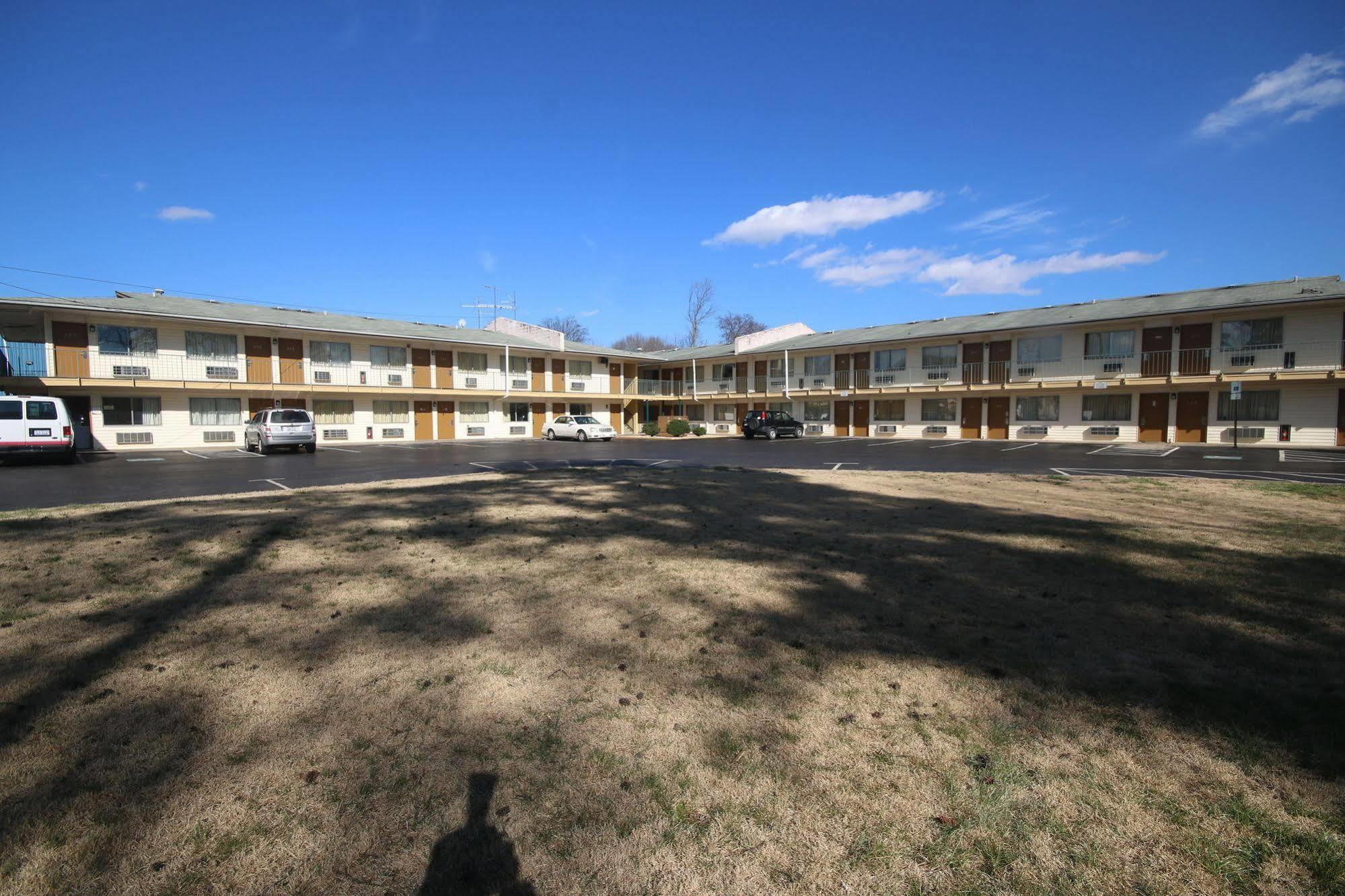Royal And Airport Motel 2*