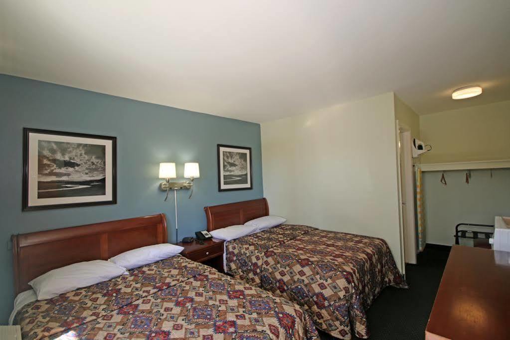 Royal And Airport Motel