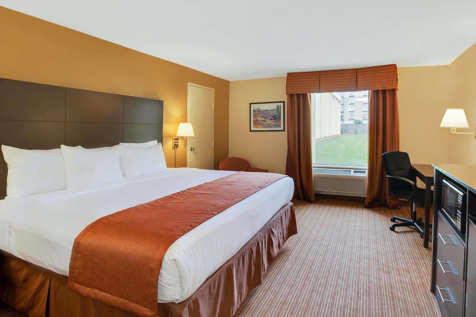 Baymont By Wyndham Charlotte-airport Coliseum Hotel 2*