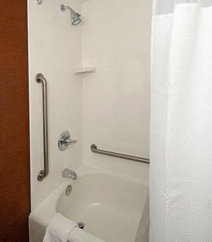 Fairfield Northlake Hotel 3*