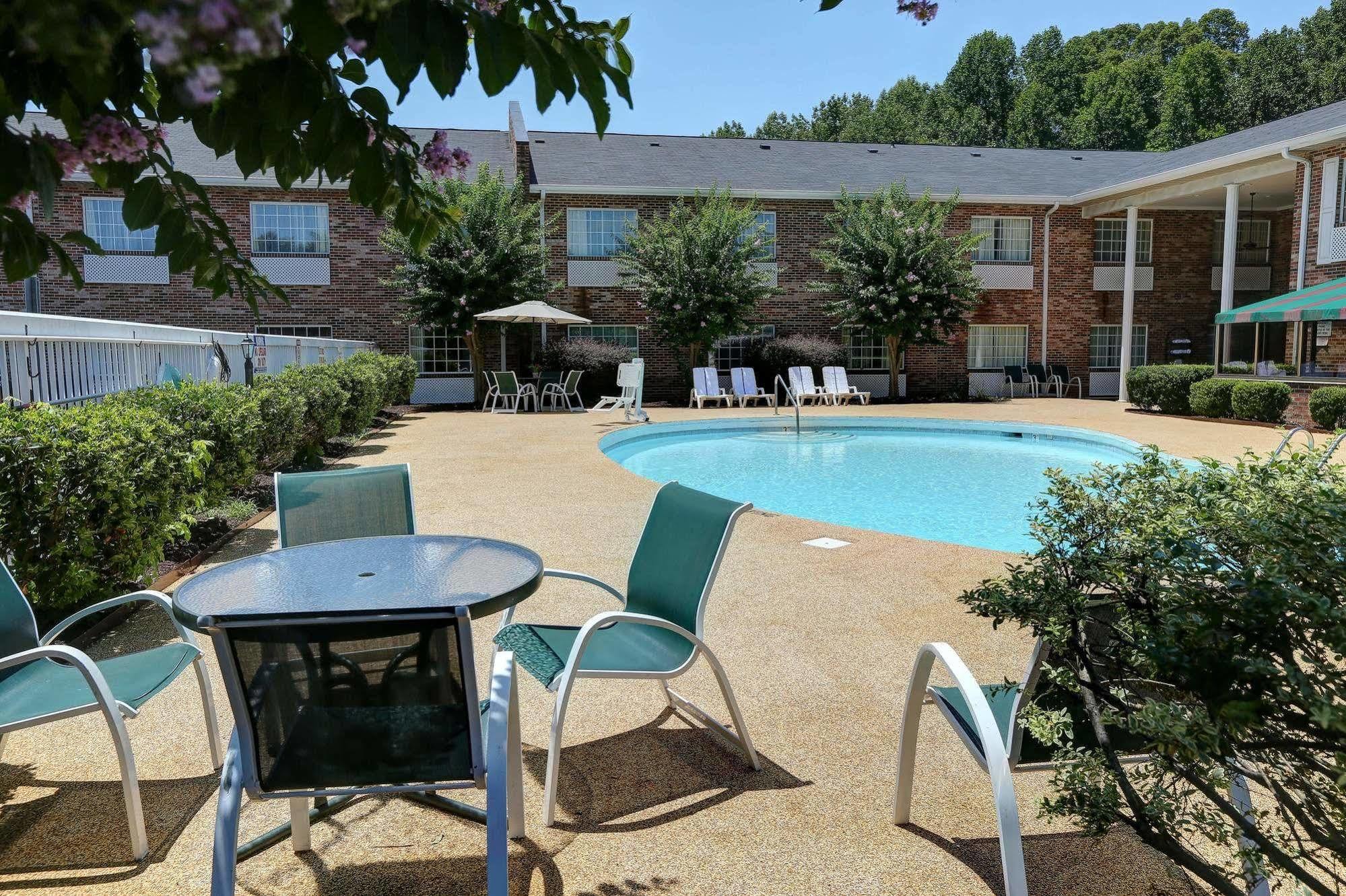 Hotel Country & By Radisson, I-85 Airport, Nc
