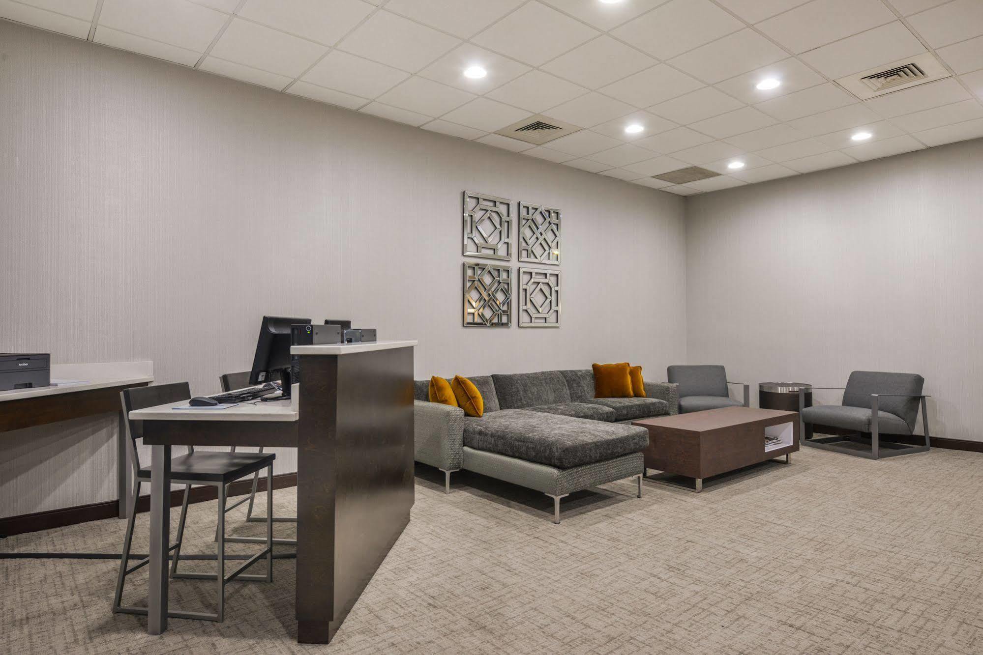 Wingate By Wyndham Airport