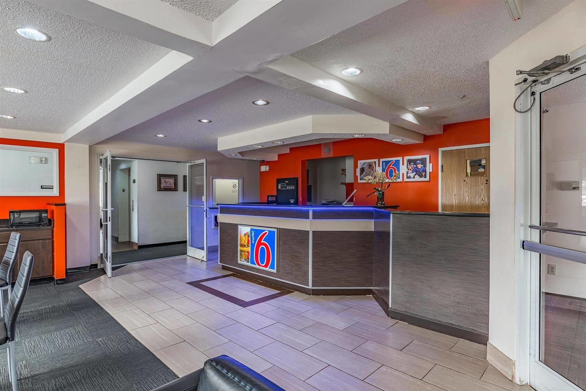 Hotel 6-charlotte, Nc - 2*