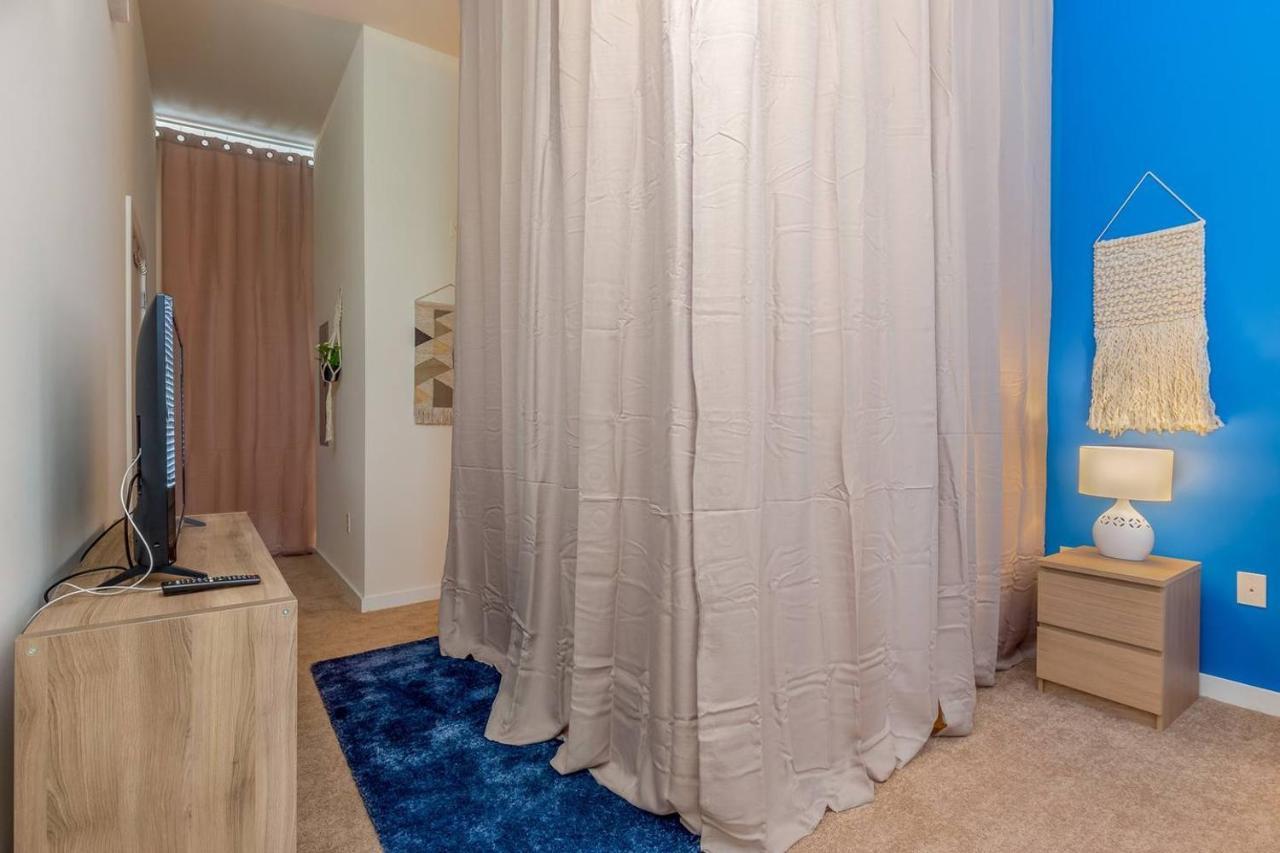 Trifecta 10 Min Walk To 7th St Market Superhost Apartment