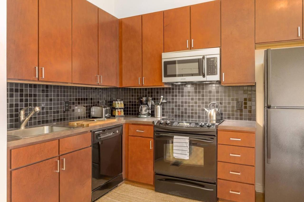 Trifecta Spacious & Beautiful Wifi Superhost * Charlotte