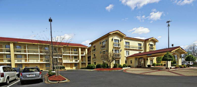 Quality & Airport Hotel 2*