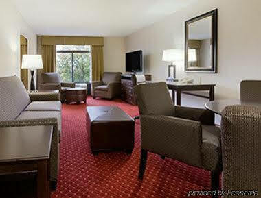 Spark By Hilton Tyvola I-77 Hotel 3*
