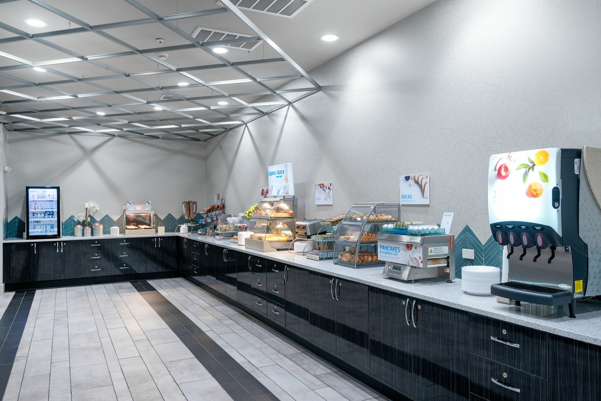 Hotel Express & - Airport By Ihg