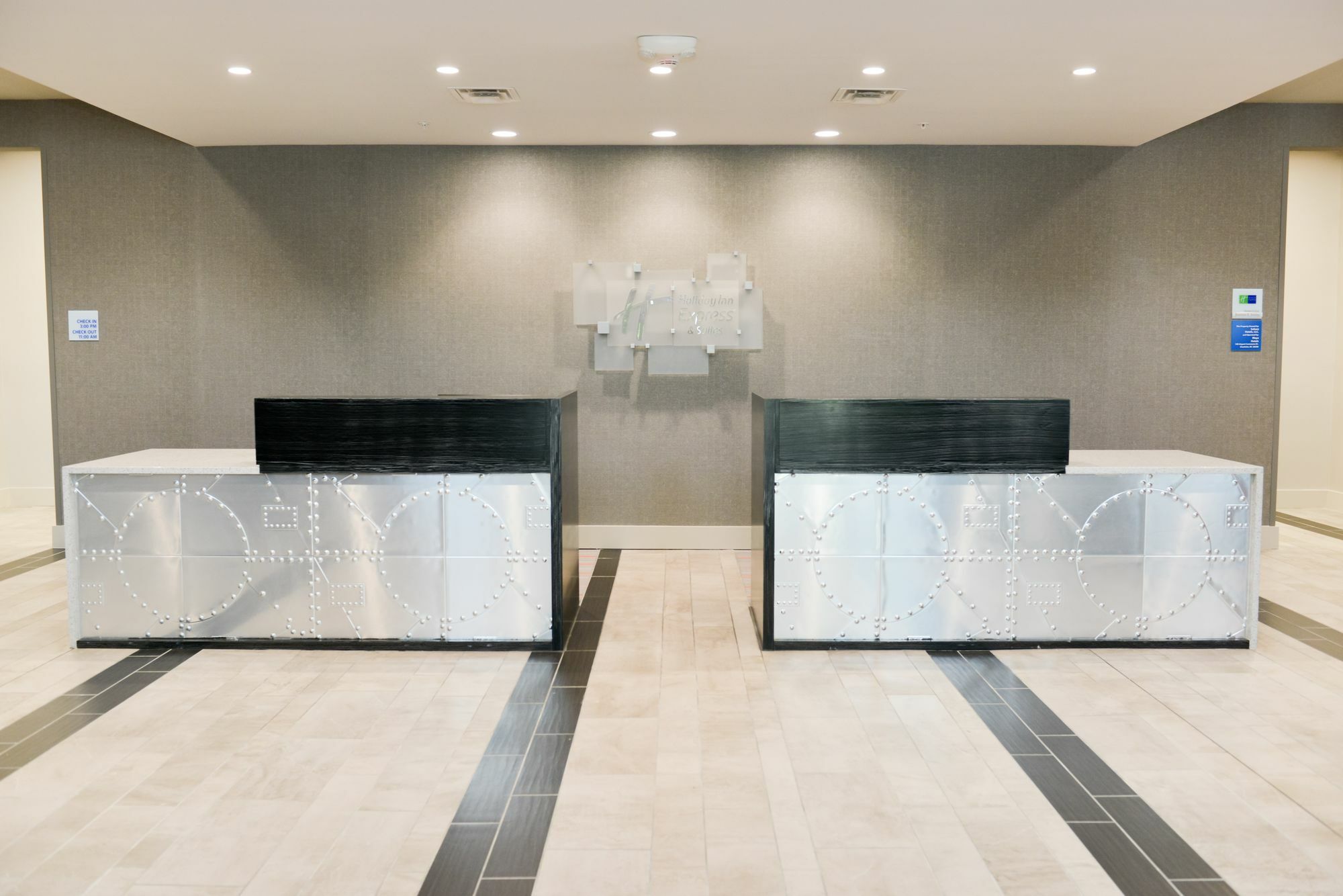 Hotel Express & - Airport By Ihg
