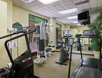 Wingate By Wyndham Airport