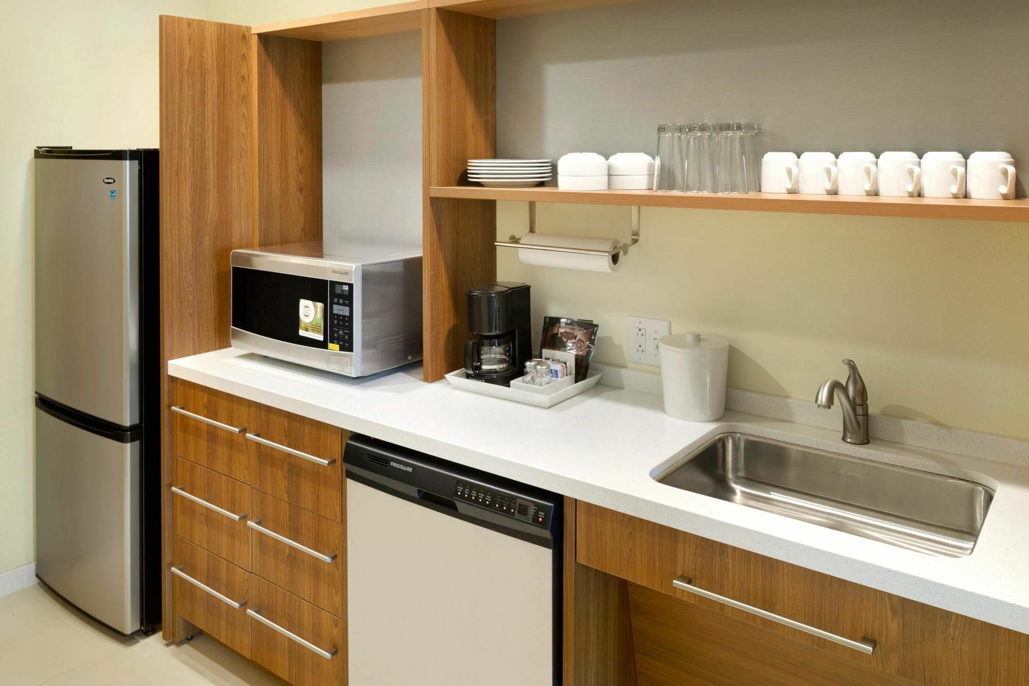 Home2 By Hilton Airport Hotel 3*
