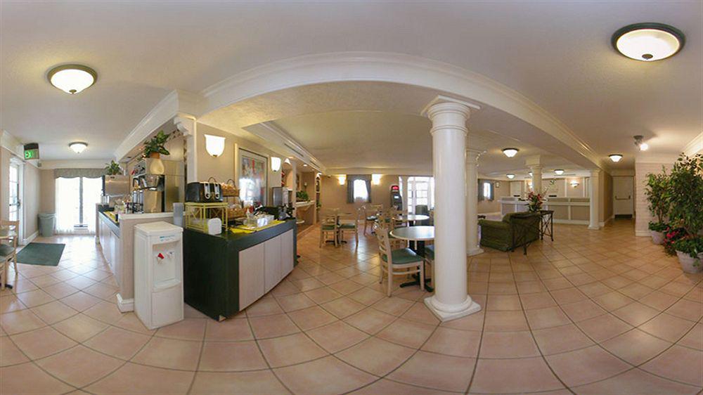 Quality & Airport Hotel 2*
