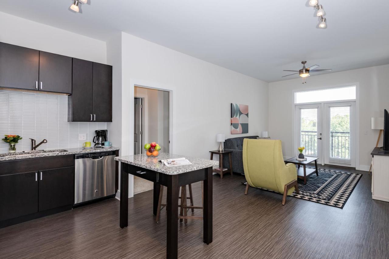 Alfred At Presley Uptown Apartment *