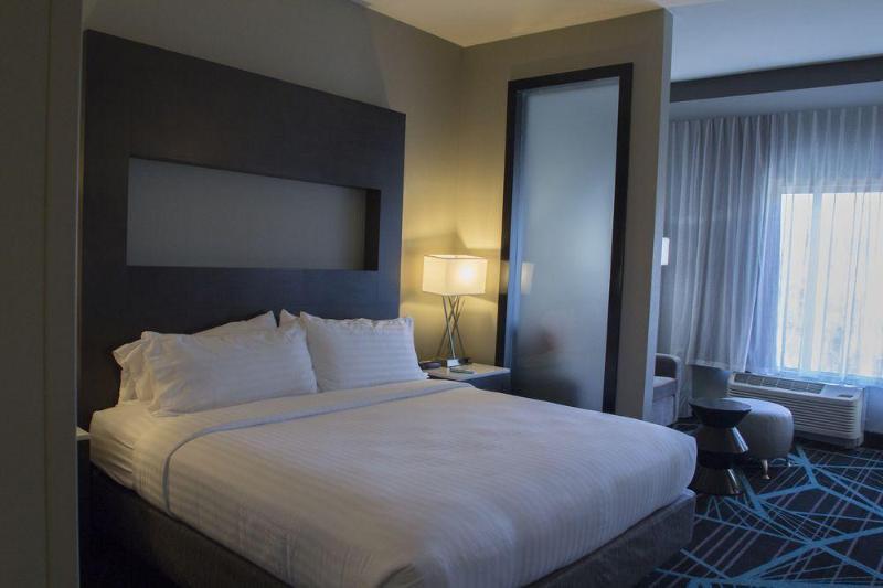 Express & - Airport By Ihg Hotel 3*