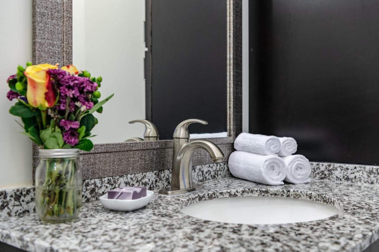 Apartment Alfred At Presley Uptown