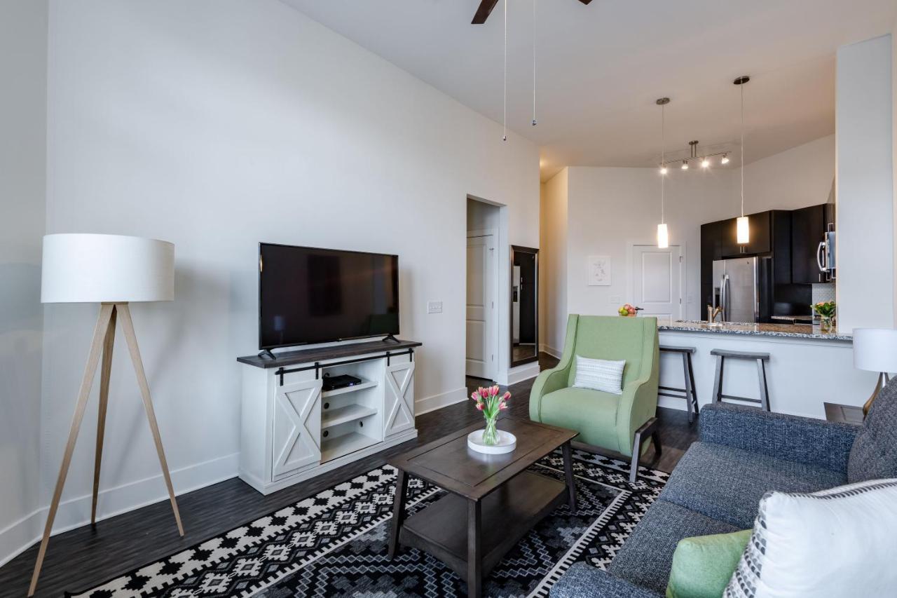 Apartment Alfred At Presley Uptown *