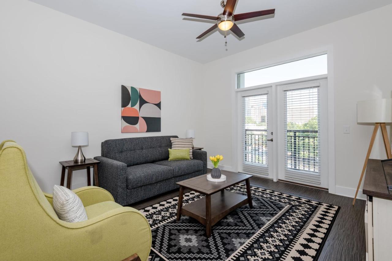 Alfred At Presley Uptown Apartment *