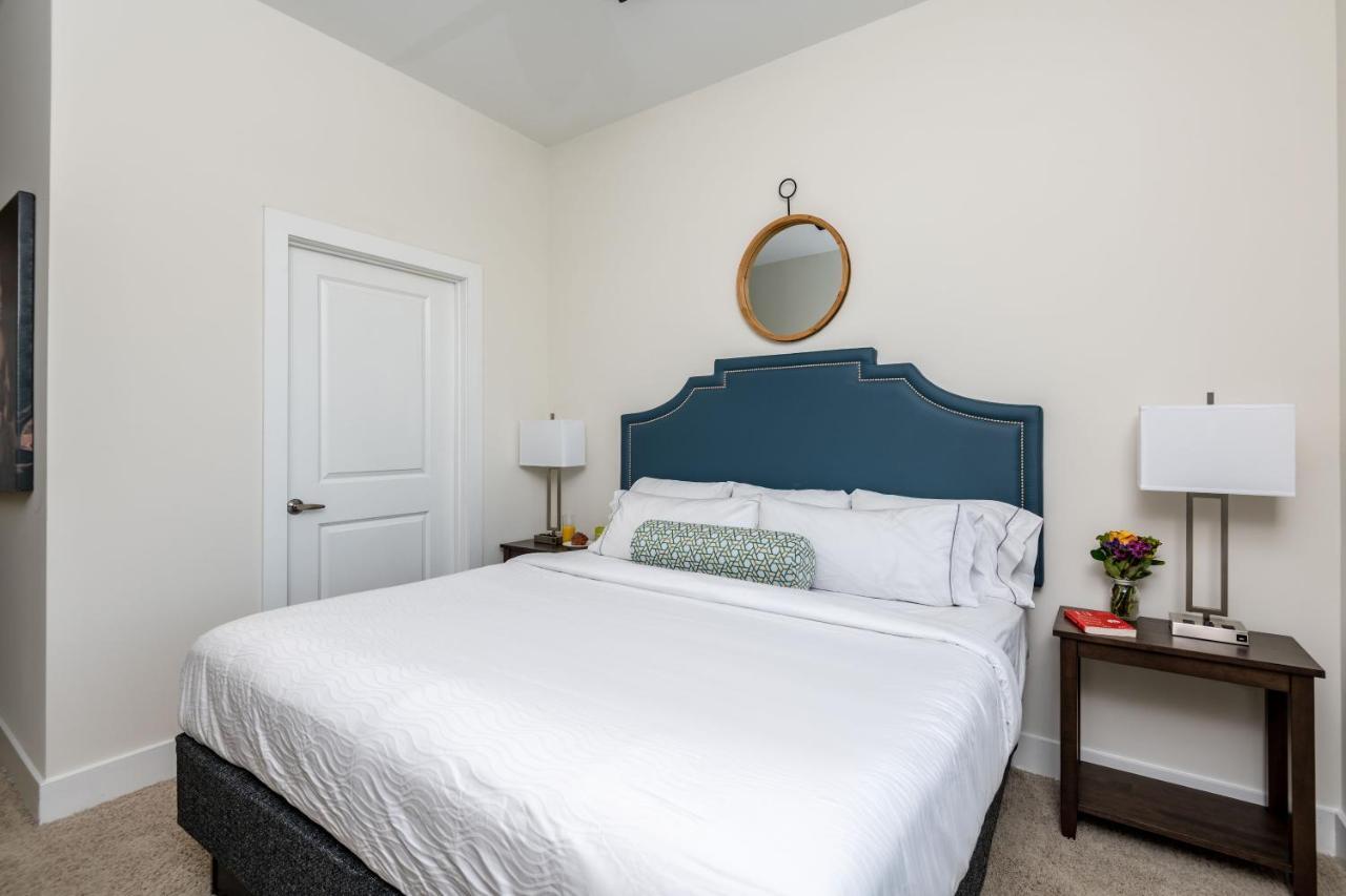 Apartment Alfred At Presley Uptown