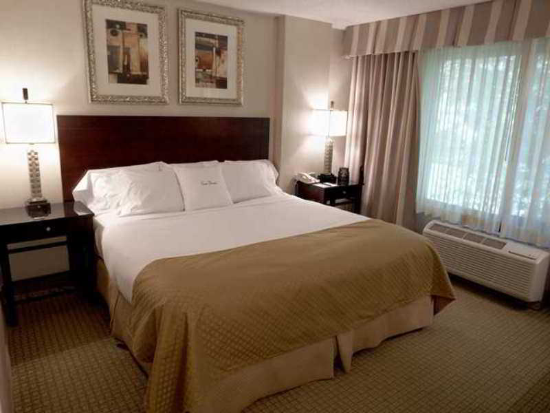 Doubletree By Hilton Airport 4*
