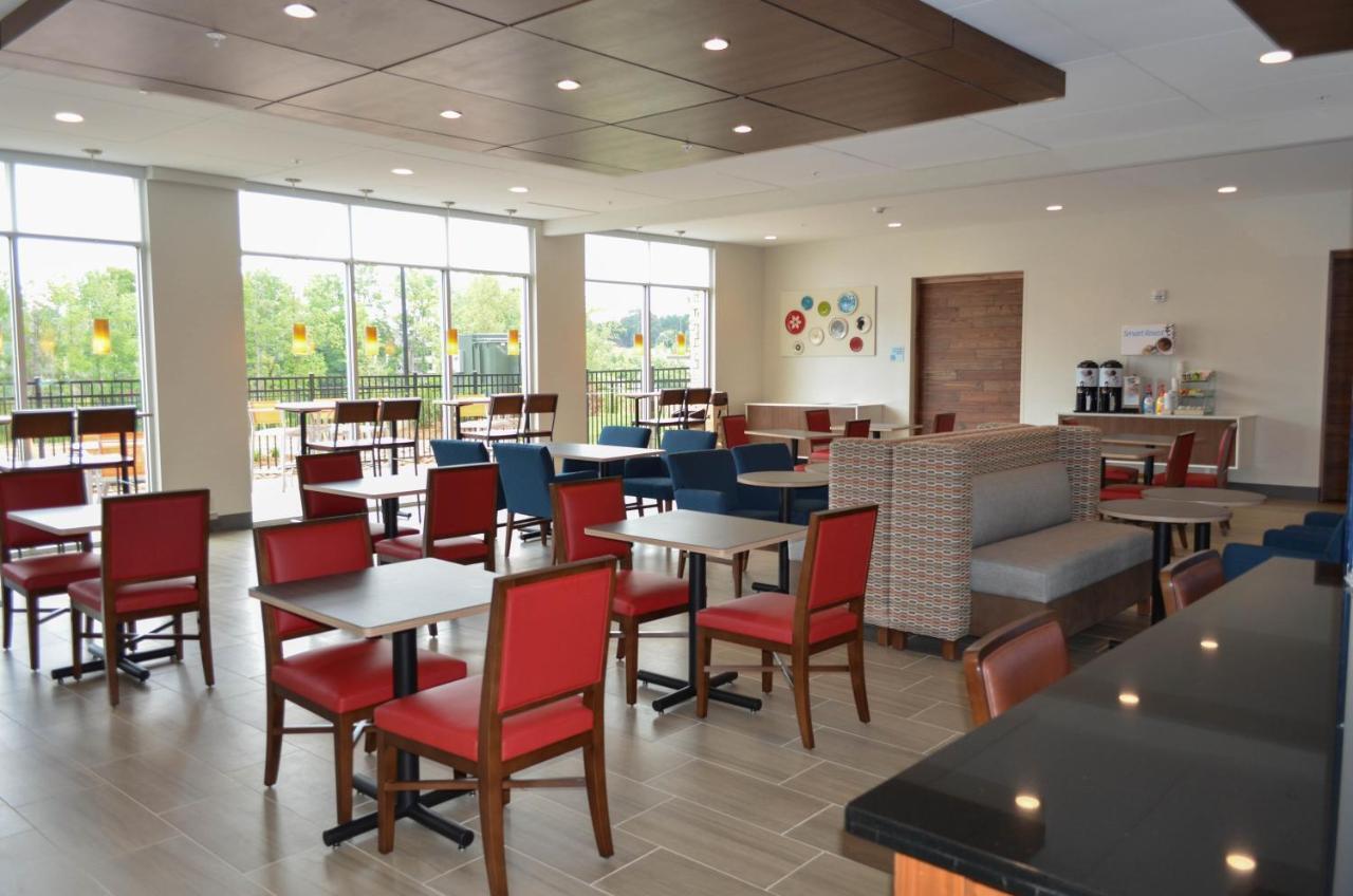 Express & - Ne - Area By Ihg Hotel Charlotte