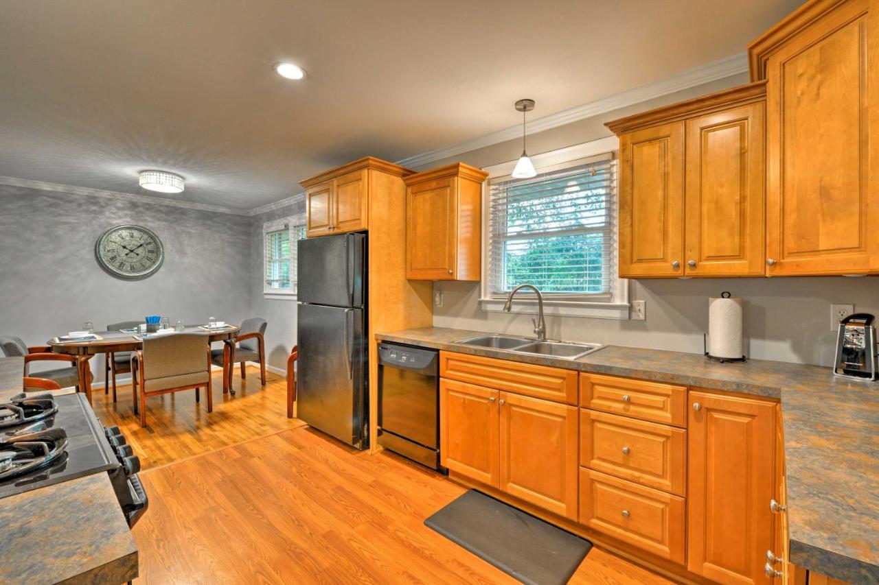 Area With Patio - 6 Miles To Downtown Holiday home *