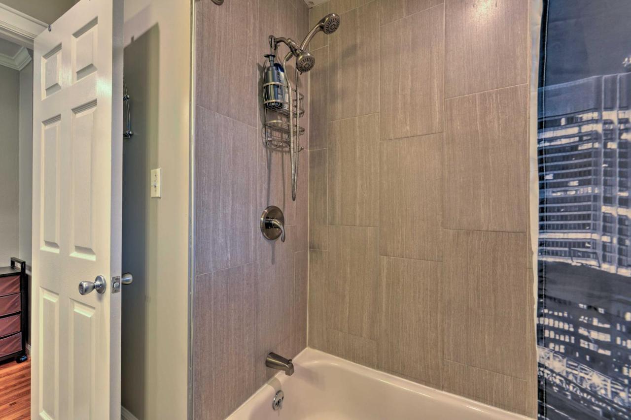 Area With Patio - 6 Miles To Downtown Holiday home *