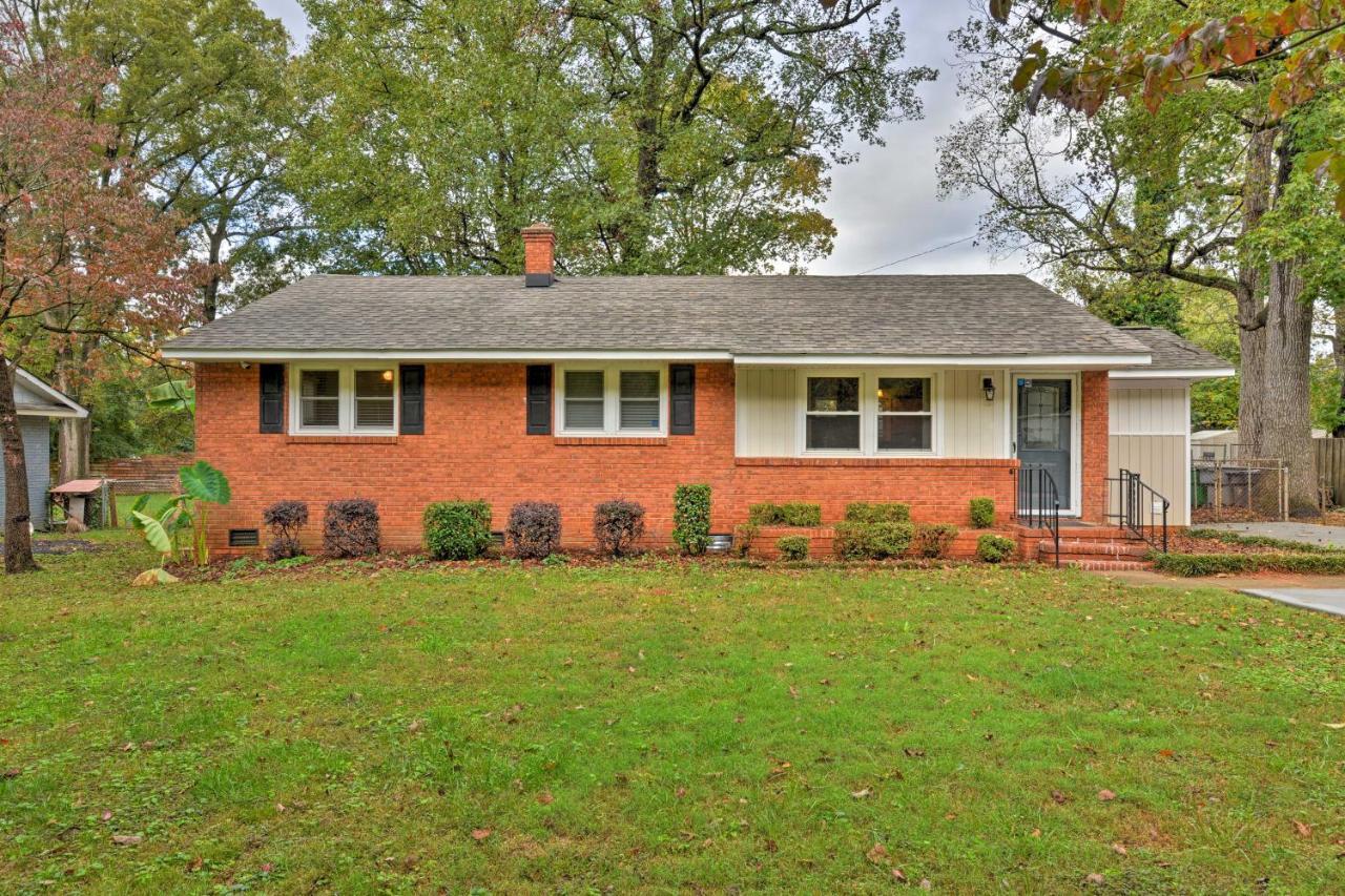 Area With Patio - 6 Miles To Downtown Holiday home