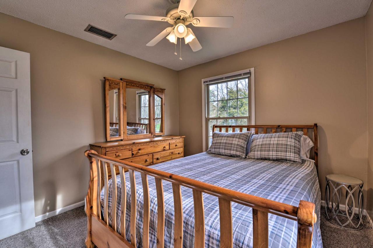 Cozy With Fenced Yard Less Than 1 Mi Downtown Matthews!