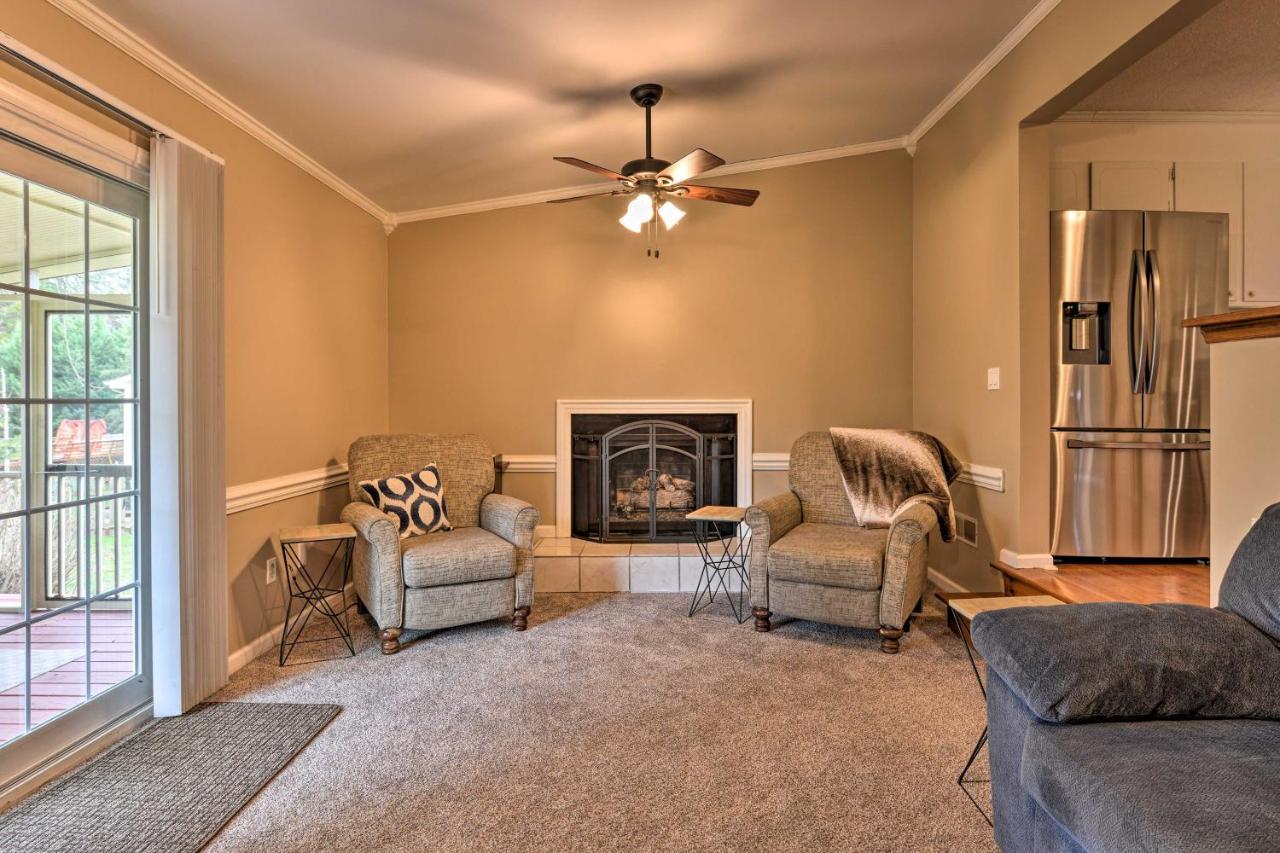 Cozy With Fenced Yard Less Than 1 Mi Downtown Matthews! *