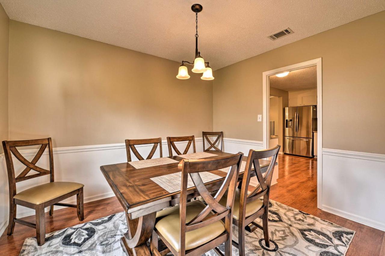 Holiday home Cozy With Fenced Yard Less Than 1 Mi Downtown Matthews! *