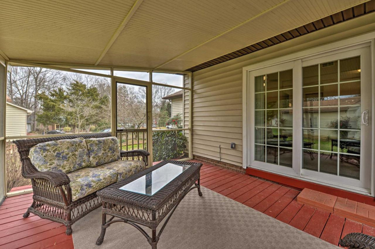 Holiday home Cozy With Fenced Yard Less Than 1 Mi Downtown Matthews! *
