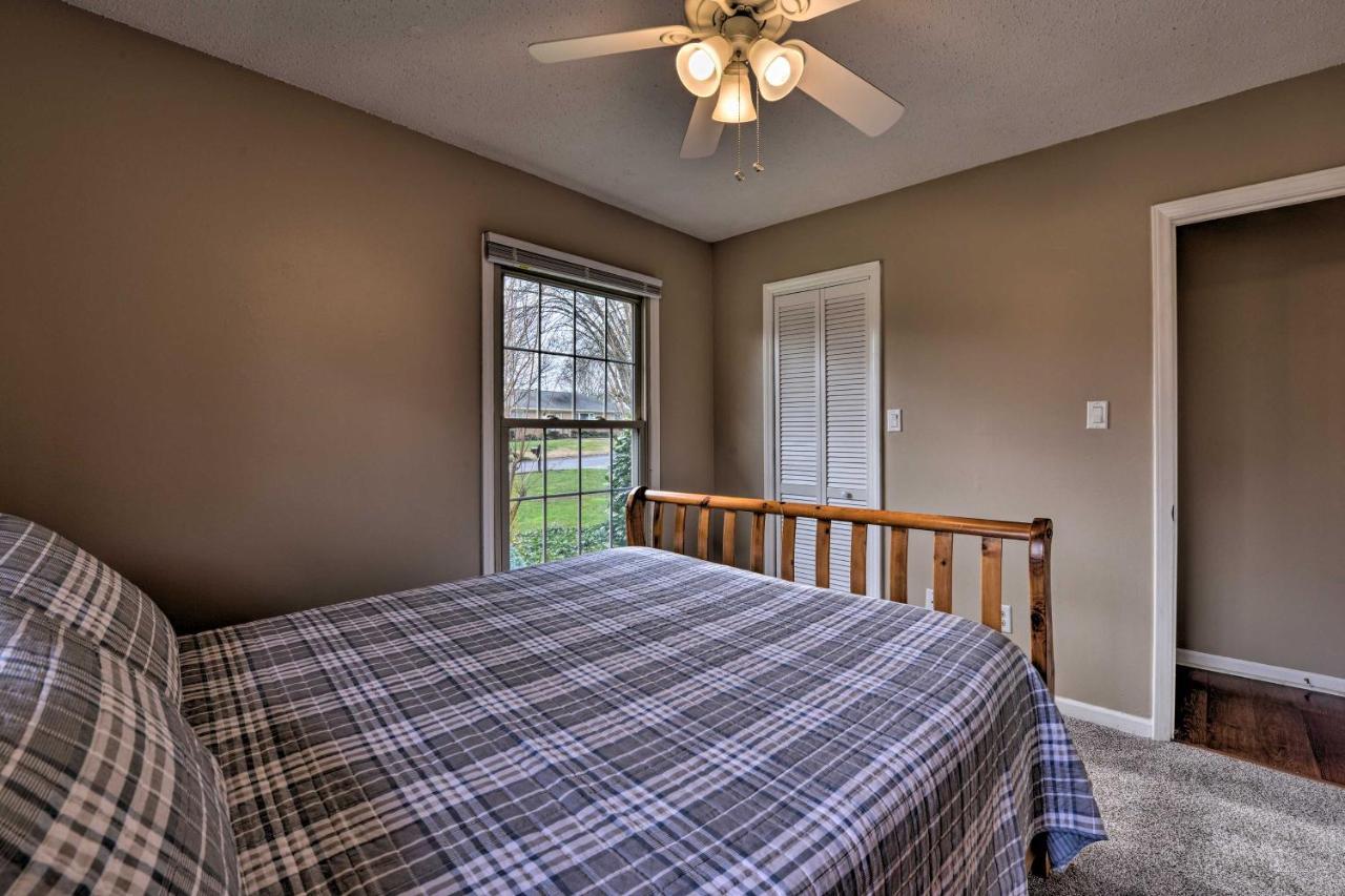 Cozy With Fenced Yard Less Than 1 Mi Downtown Matthews! Holiday home